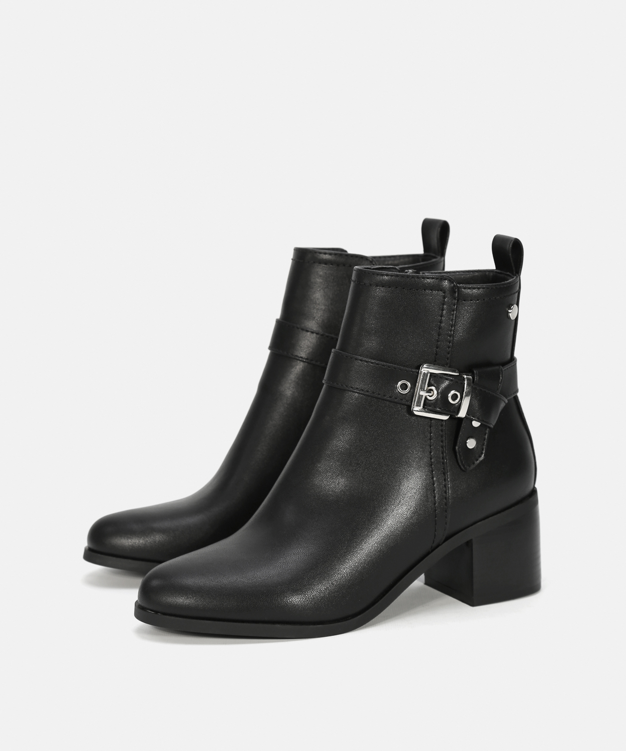 Botines negros tac&oacute;n hebilla image number null